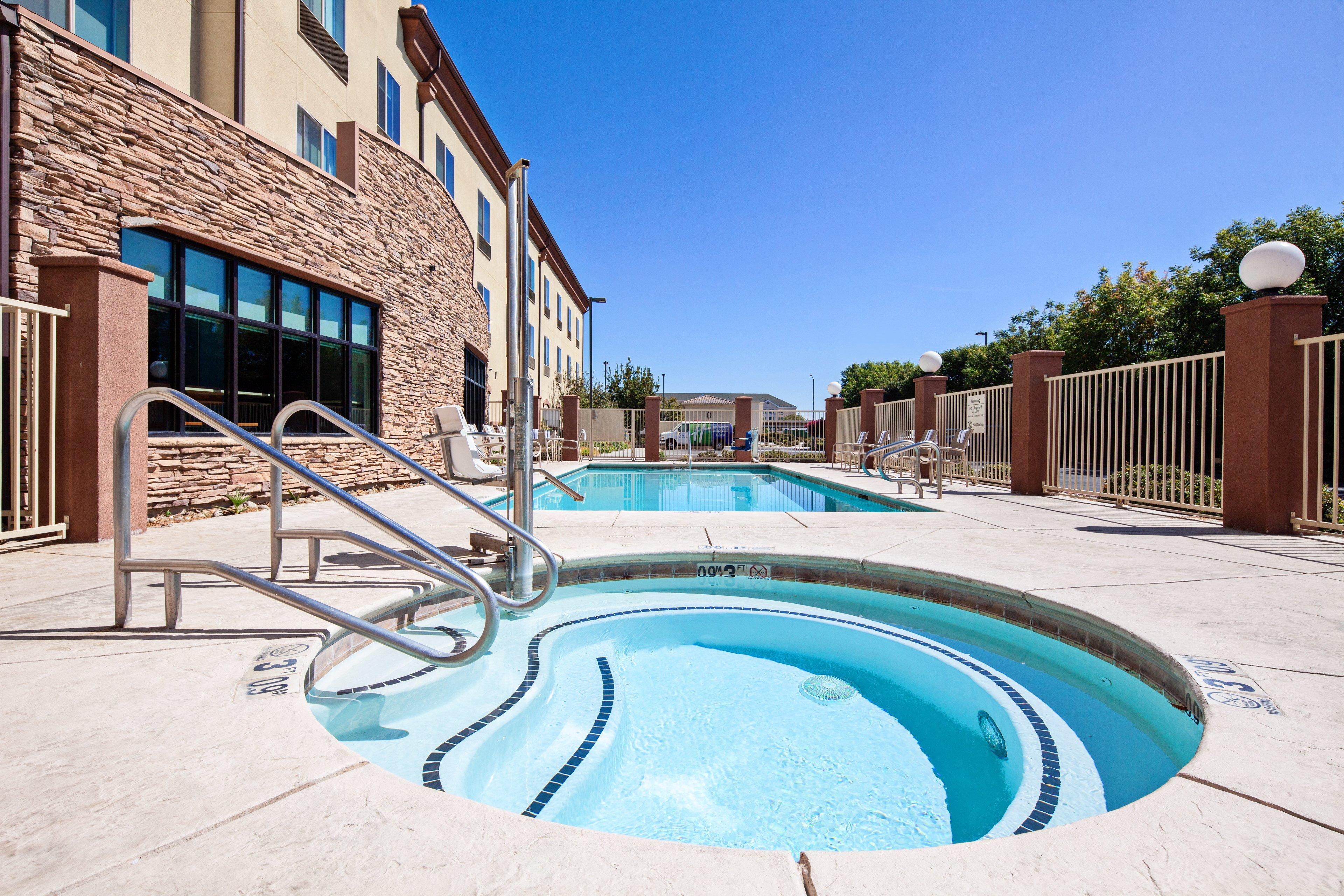 Holiday Inn Express & Suites Clovis Fresno Area By Ihg Exterior photo