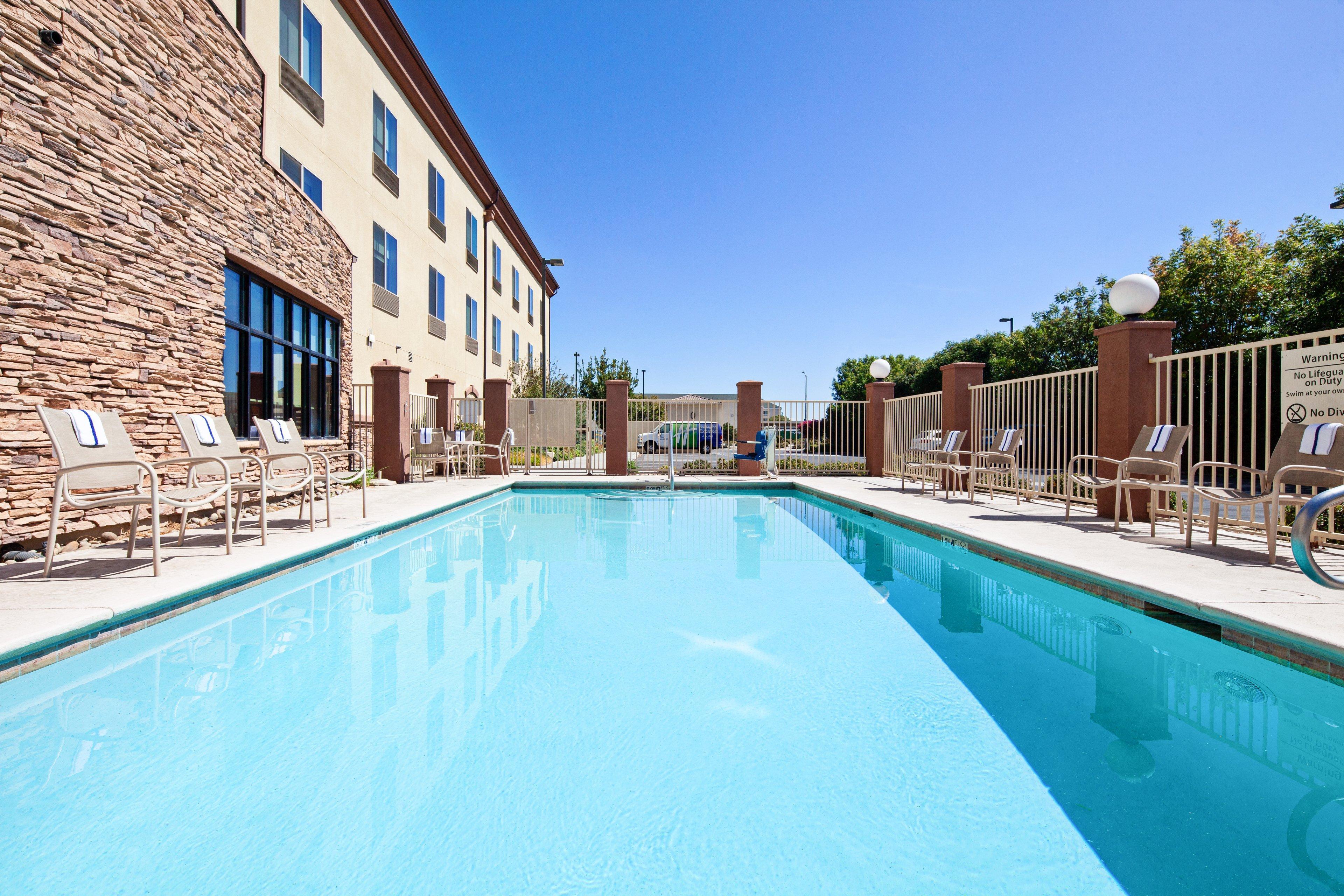 Holiday Inn Express & Suites Clovis Fresno Area By Ihg Exterior photo