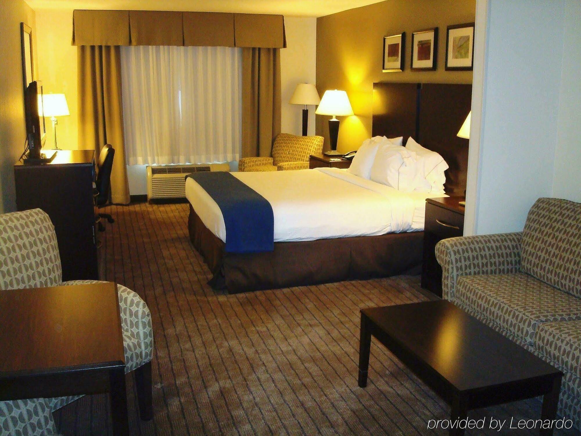 Holiday Inn Express & Suites Clovis Fresno Area By Ihg Room photo